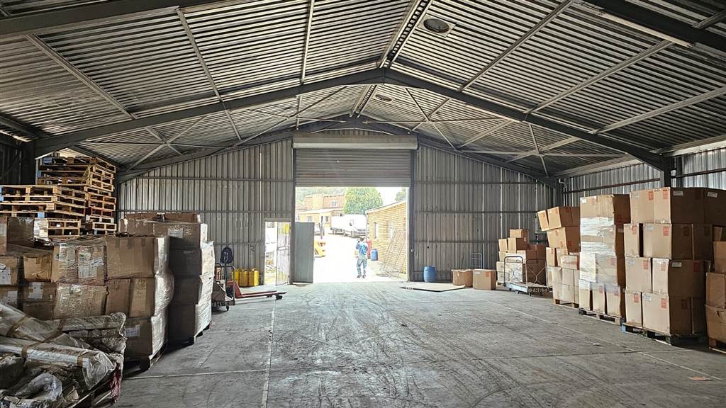 900  m² Industrial space in Pomona photo number 2