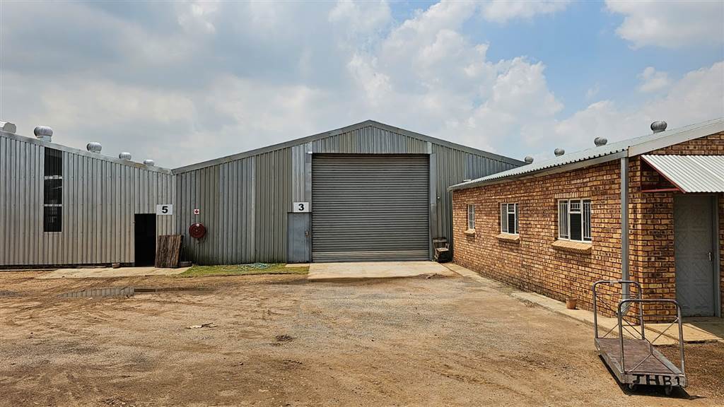 900  m² Industrial space in Pomona photo number 1