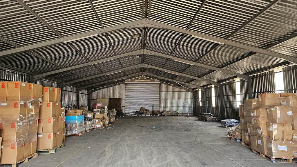 900  m² Industrial space in Pomona photo number 3