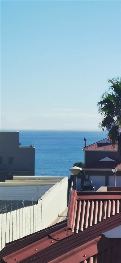 1 Bed Apartment in Bloubergstrand photo number 1