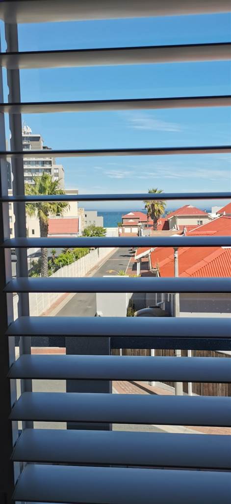 1 Bed Apartment in Bloubergstrand photo number 21