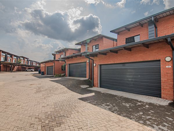 3 Bedroom Townhouse 3 Bedroom Townhouse