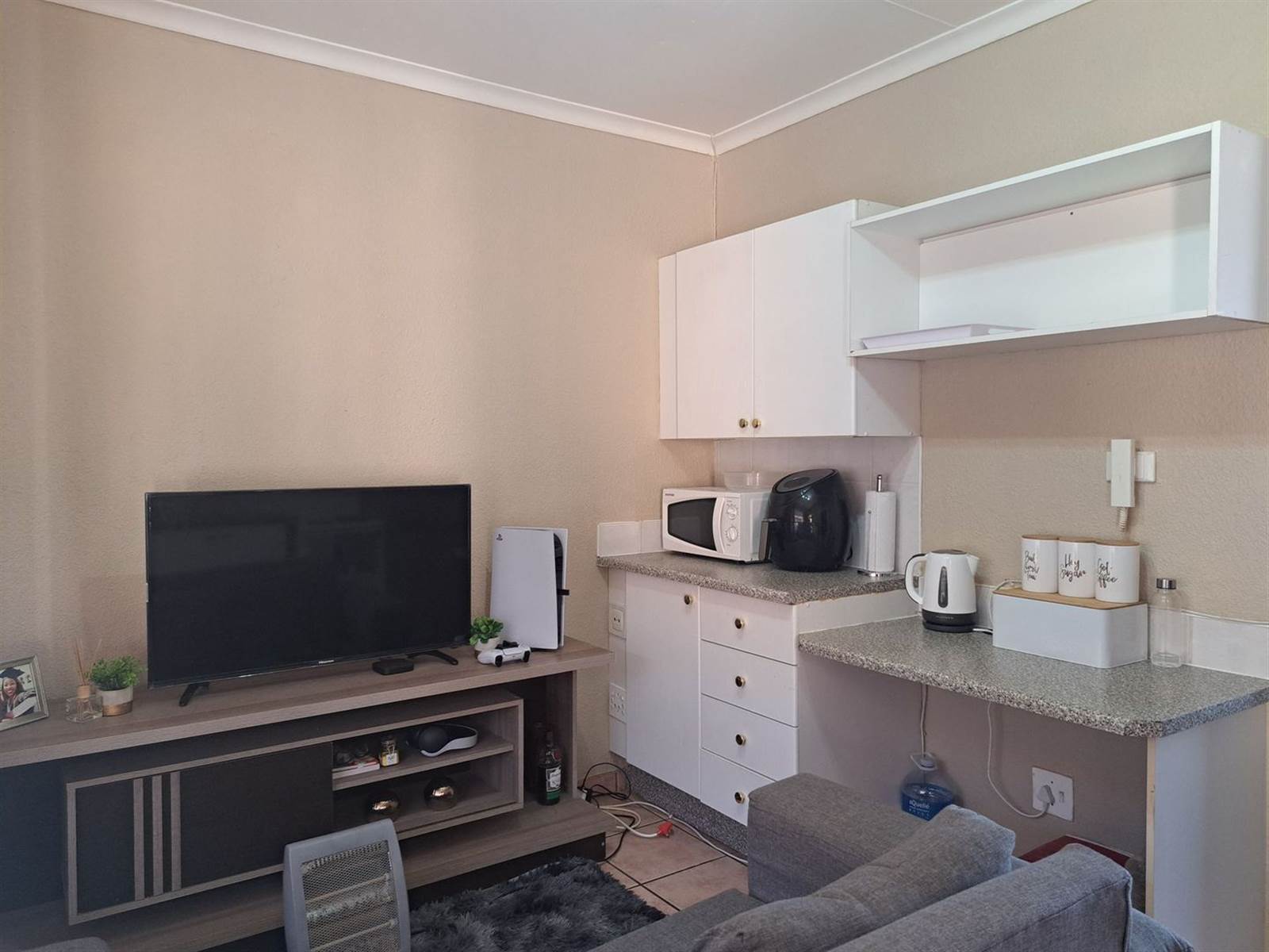 1 Bed Apartment in Kanoniers Park photo number 3