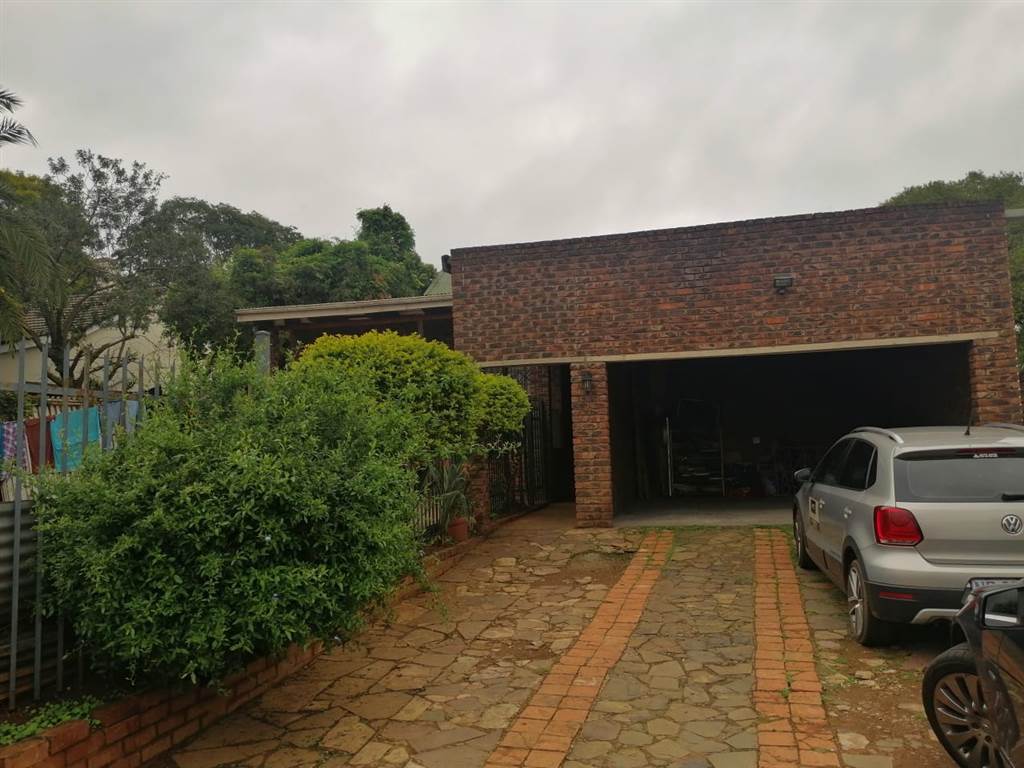 4 Bed House in Pietermaritzburg Central photo number 2