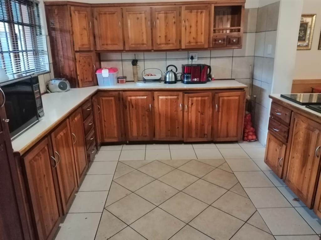 4 Bed House in Pietermaritzburg Central photo number 10