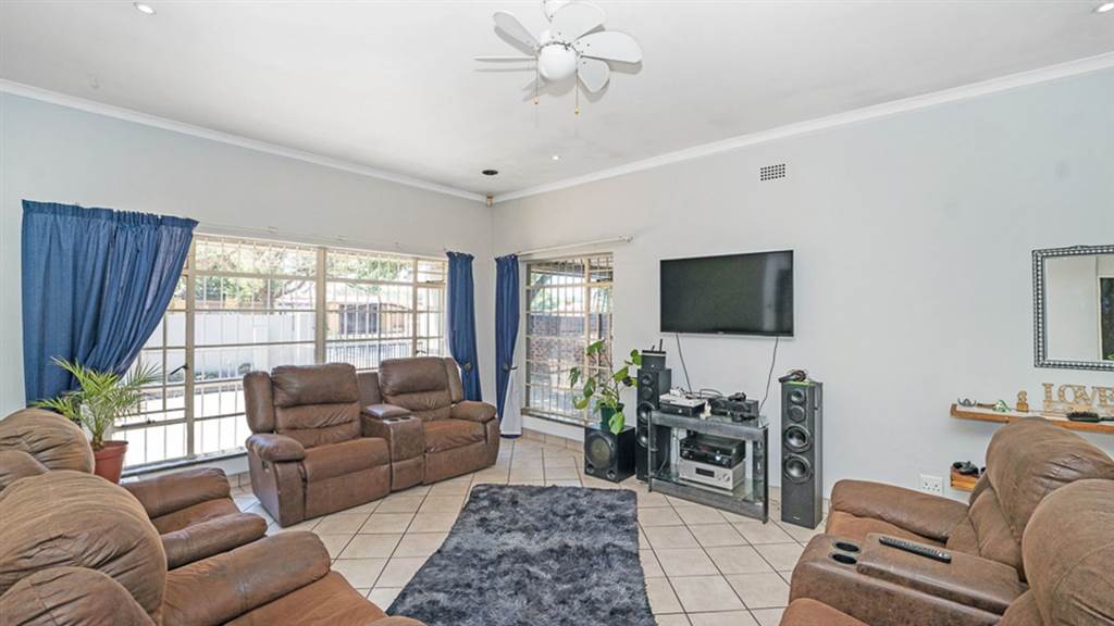 8 Bed House in Northmead photo number 4
