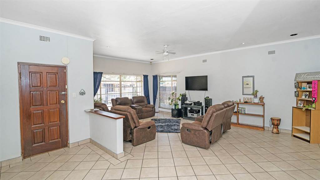 8 Bed House in Northmead photo number 3