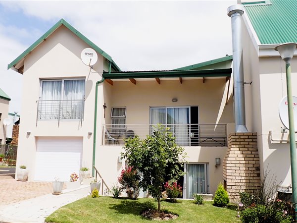 3 Bed Townhouse in Diaz Beach