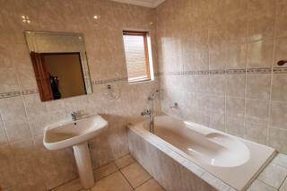 4 Bed House in Edenvale photo number 6