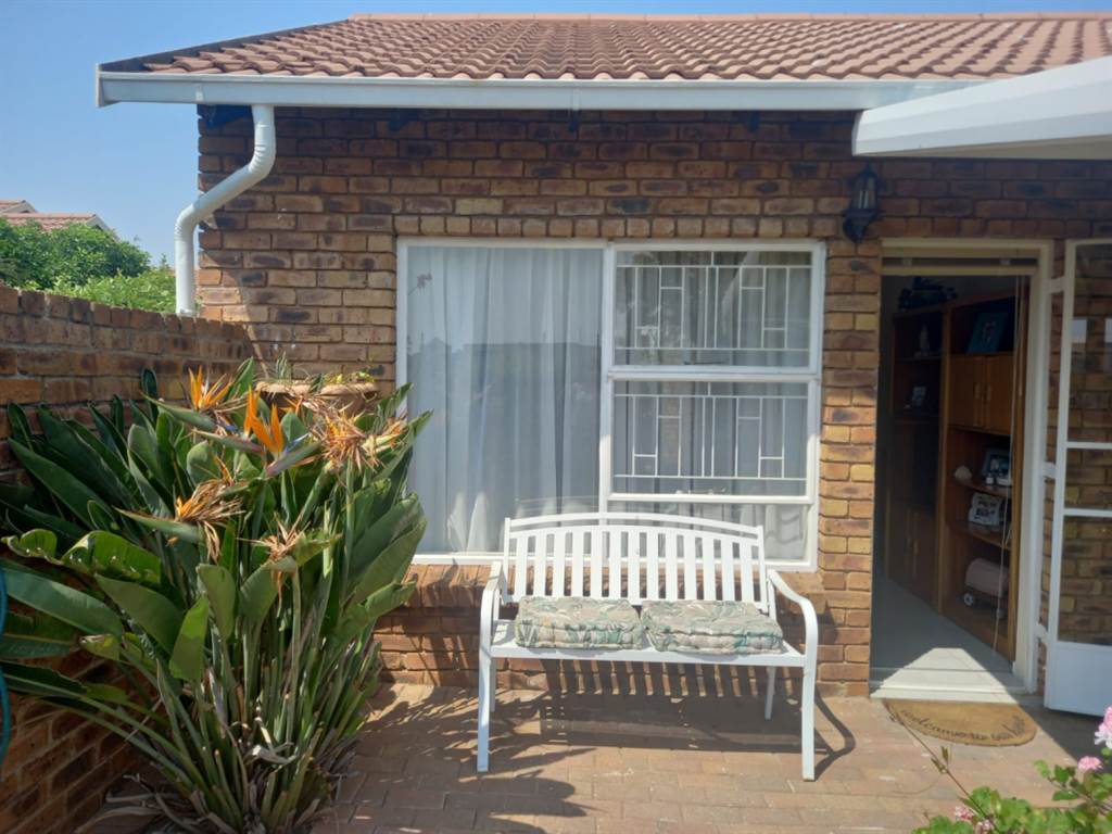1 Bed Townhouse in Edenvale photo number 1