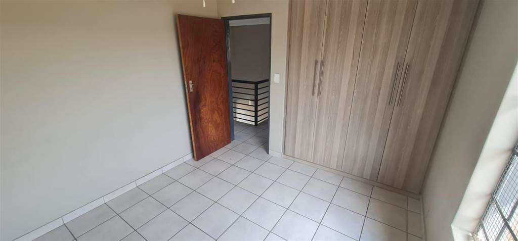 2 Bed Duplex in Rietfontein photo number 9