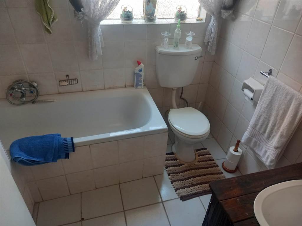 2 Bed House in Klerksdorp photo number 6