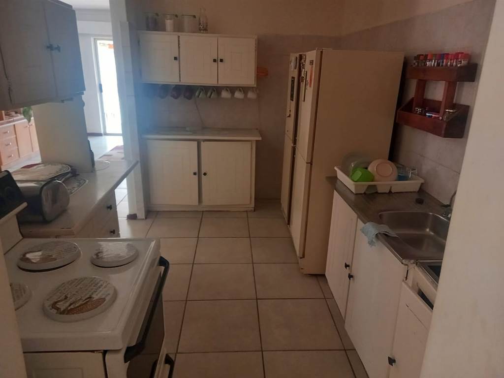 2 Bed House in Klerksdorp photo number 14