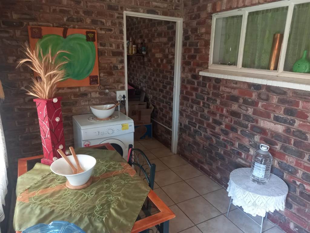 2 Bed House in Klerksdorp photo number 17