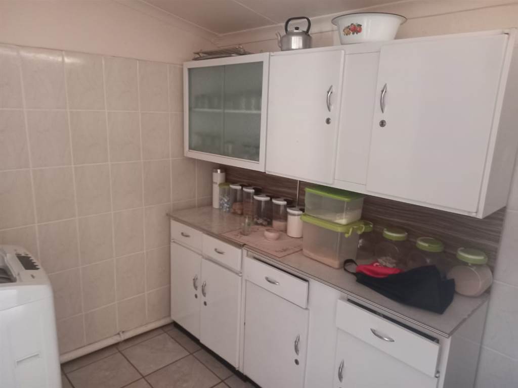 2 Bed House in Klerksdorp photo number 15