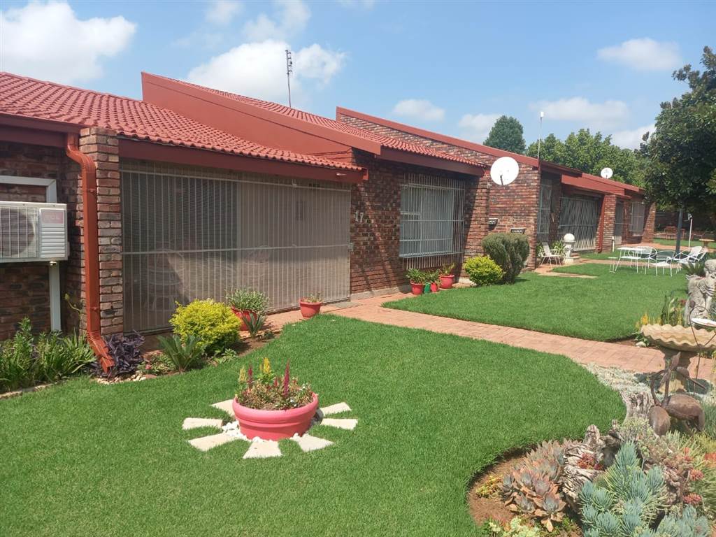 2 Bed House in Klerksdorp photo number 1
