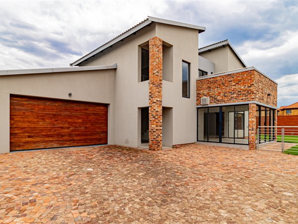 3 Bed House in Swallow Hills Lifestyle Estate