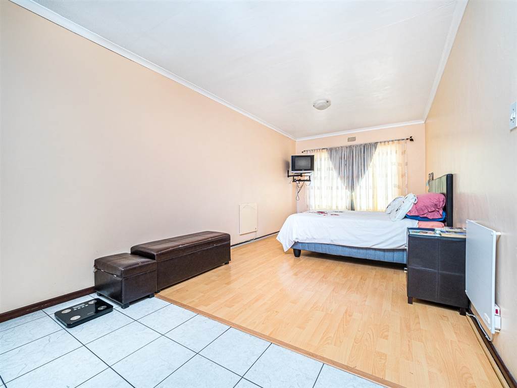 3 Bed House in Plumstead photo number 15
