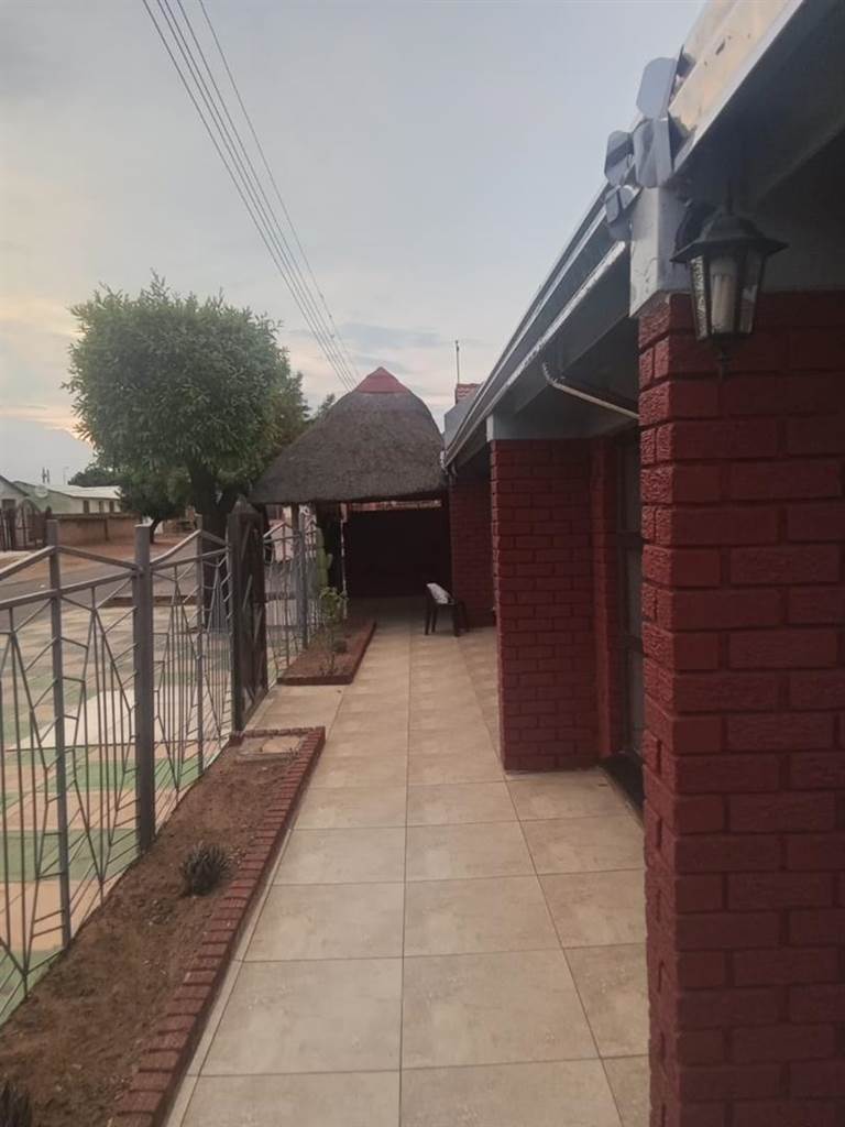 4 Bed House in Soshanguve photo number 8