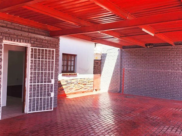 496  m² Commercial space in Springs Central