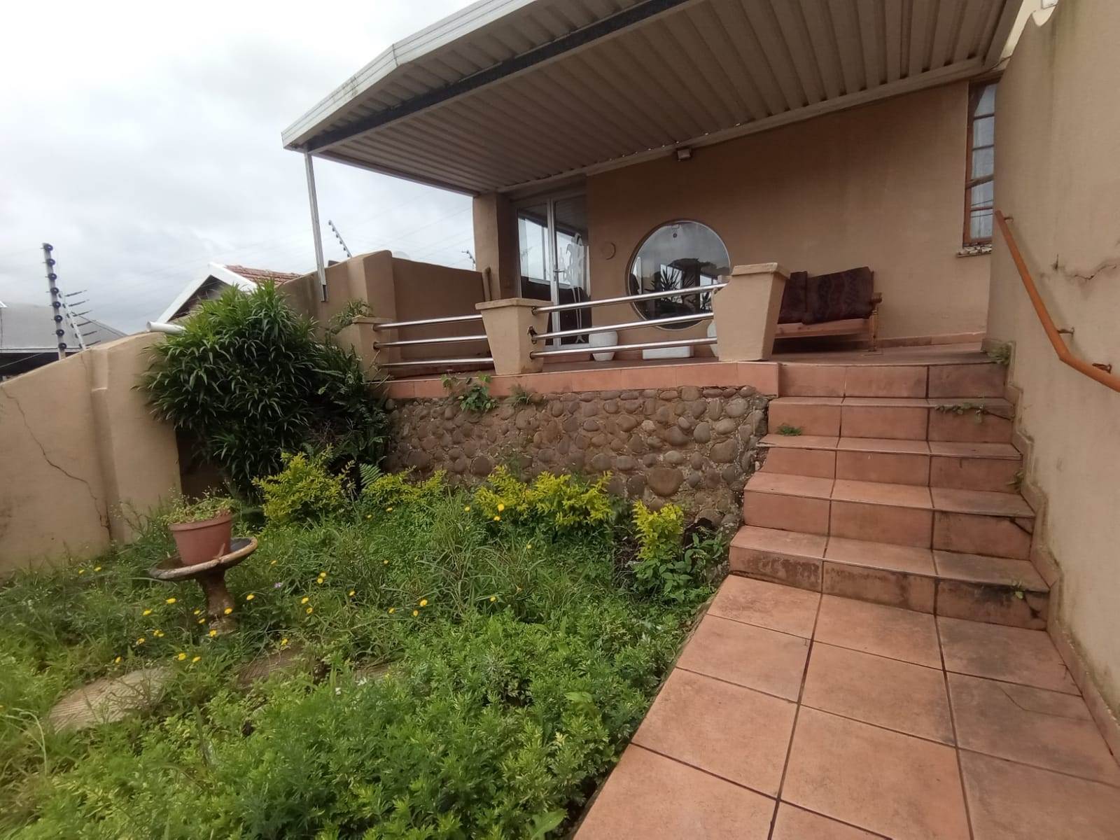 5 Bed House in Mobeni photo number 1