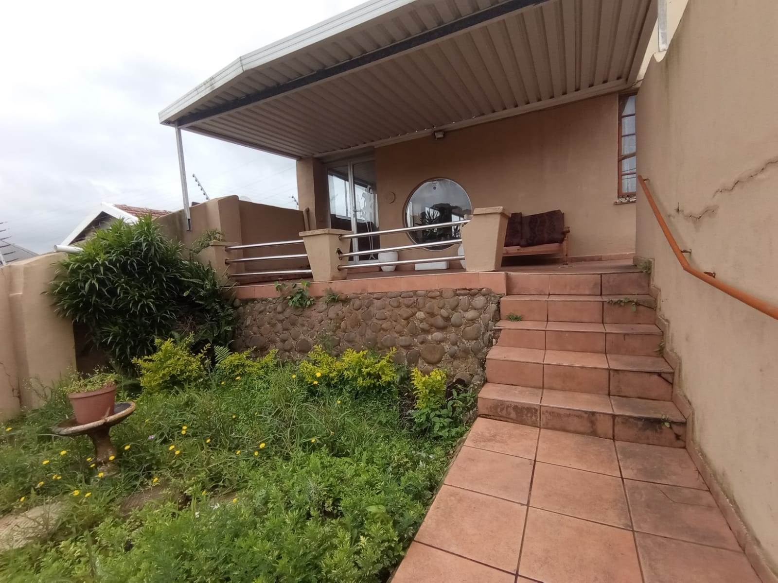 5 Bed House in Mobeni photo number 3