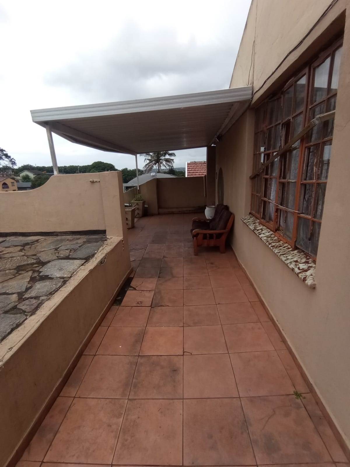 5 Bed House in Mobeni photo number 6