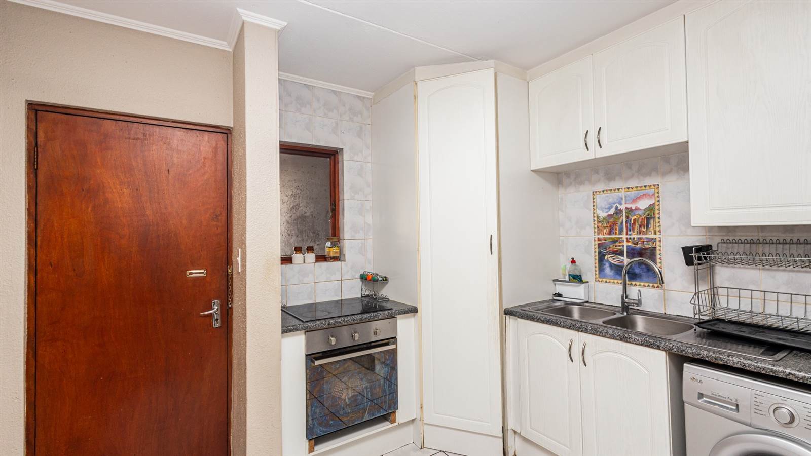 2 Bed Apartment in Dowerglen and Ext photo number 4
