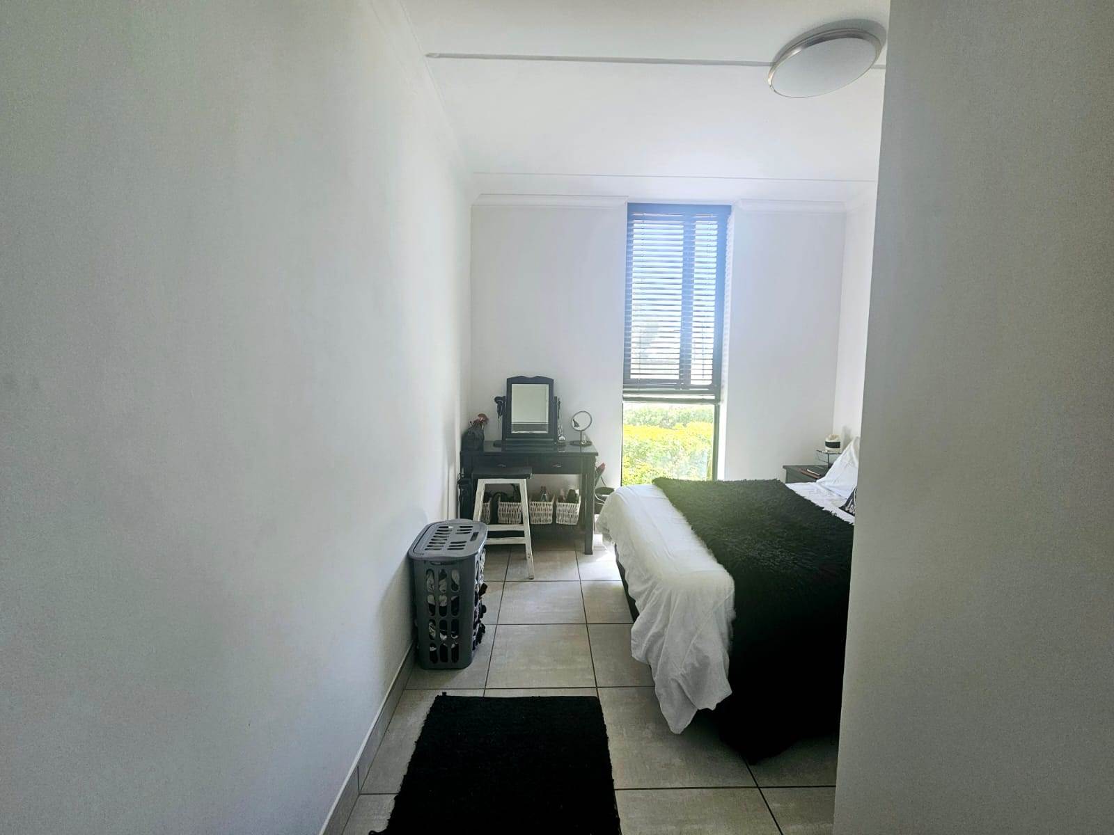 2 Bed Apartment in Vredekloof Heights photo number 11