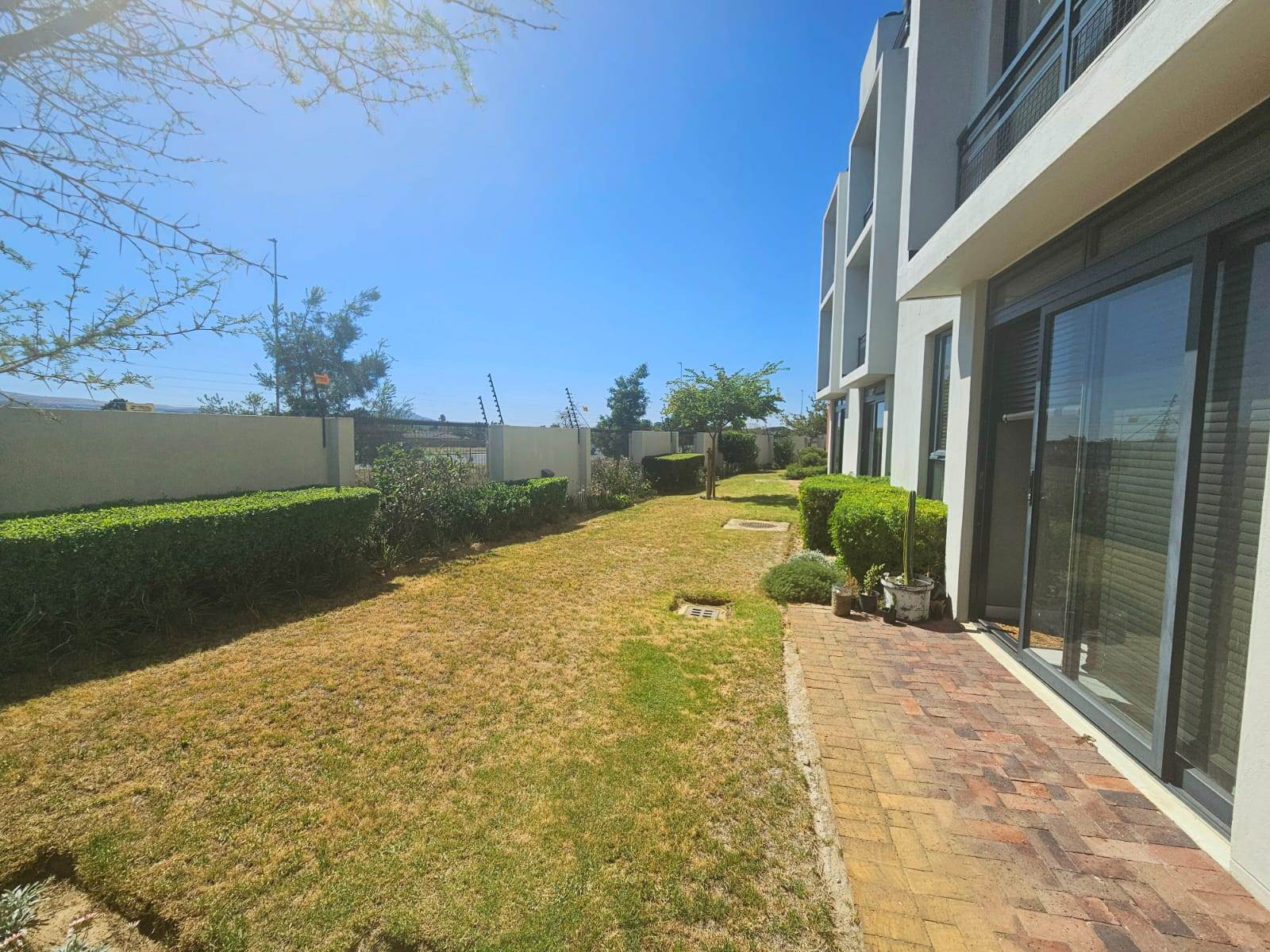2 Bed Apartment in Vredekloof Heights photo number 19