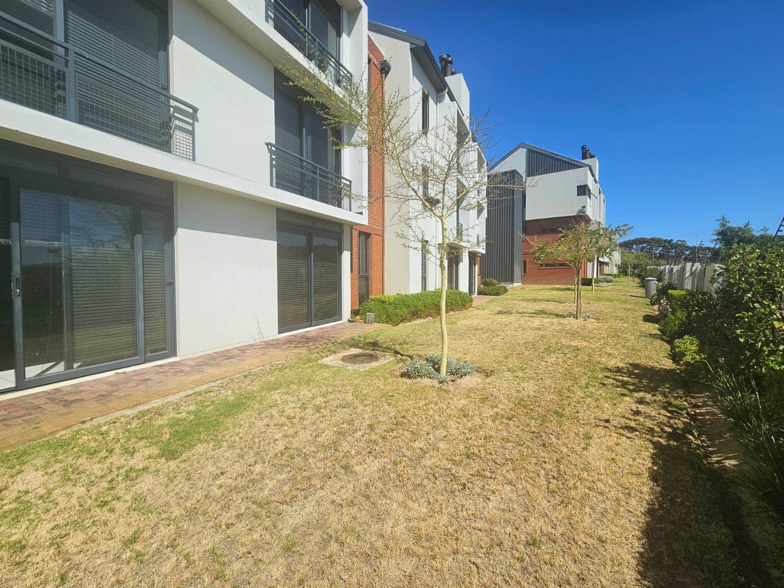 2 Bed Apartment in Vredekloof Heights photo number 18