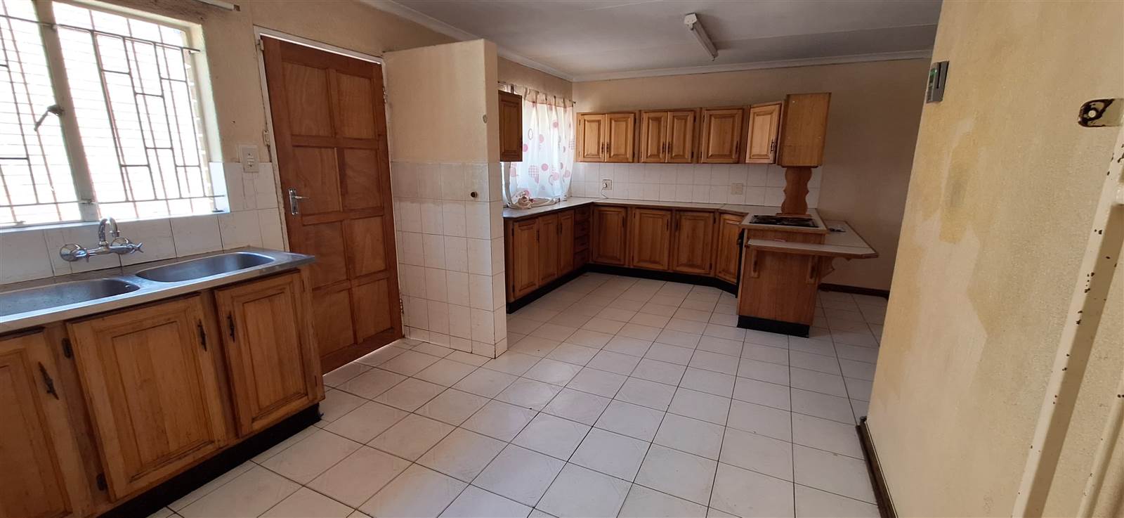 2 Bed House in Witbank Central photo number 5