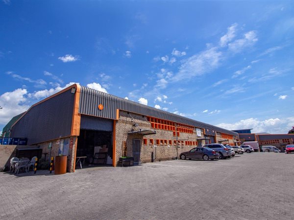 366  m² Industrial space