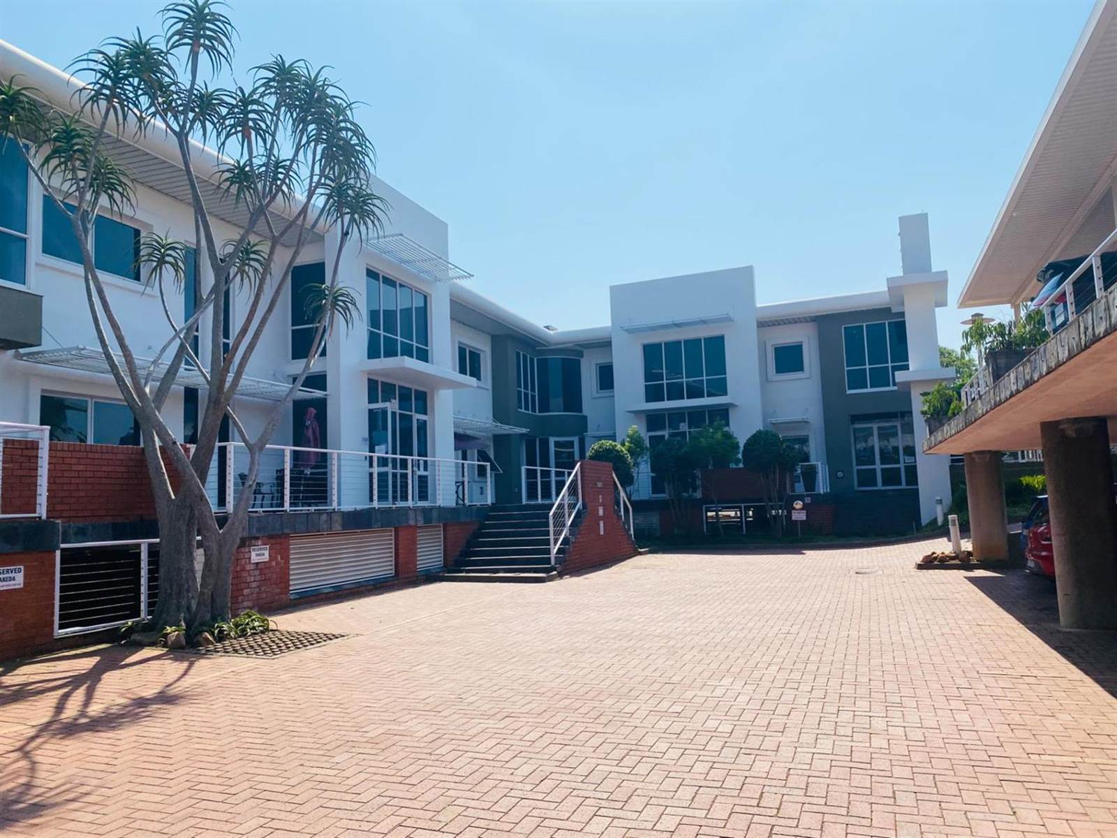 130  m² Commercial space in Umhlanga Ridge photo number 1