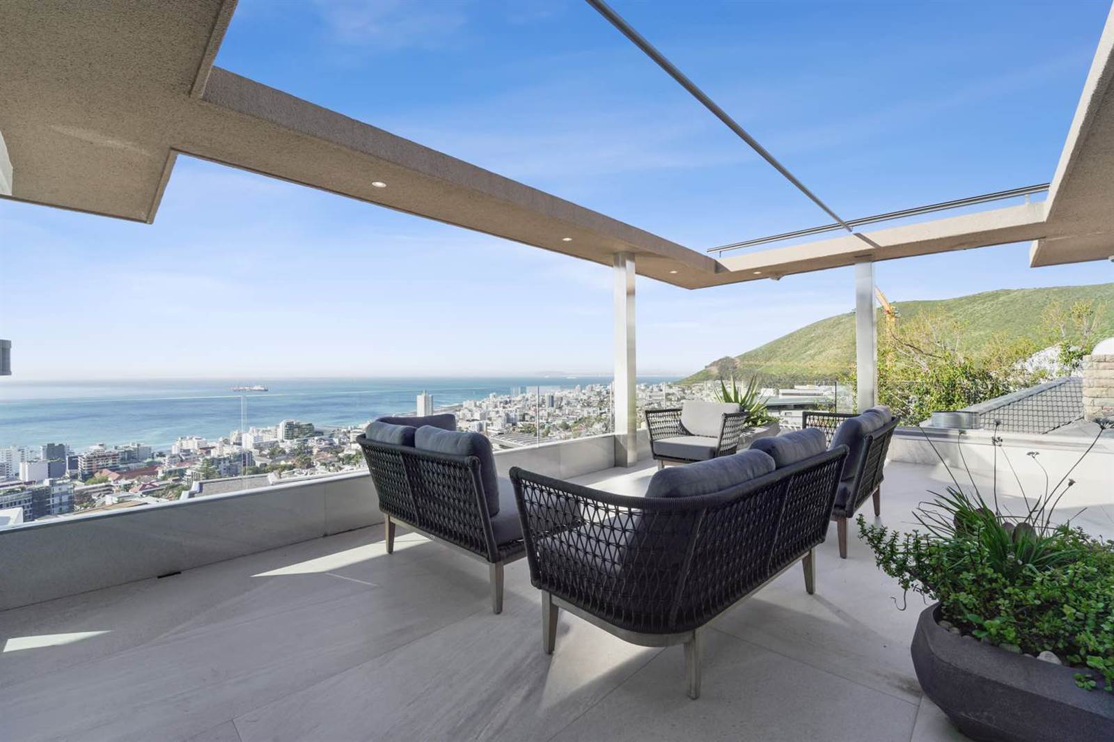 4 Bed House in Fresnaye photo number 10