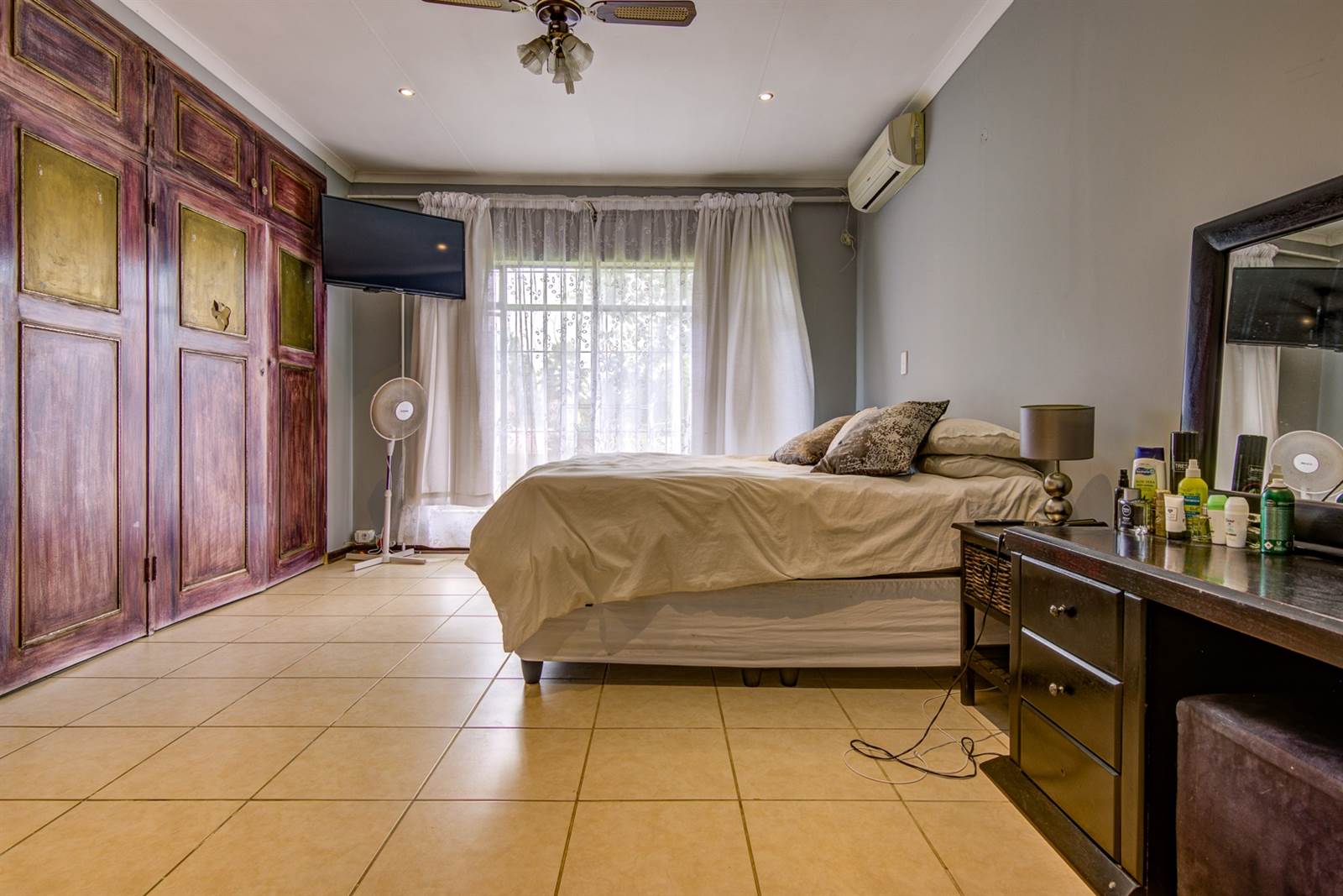 4 Bed House in Glen Marais photo number 16