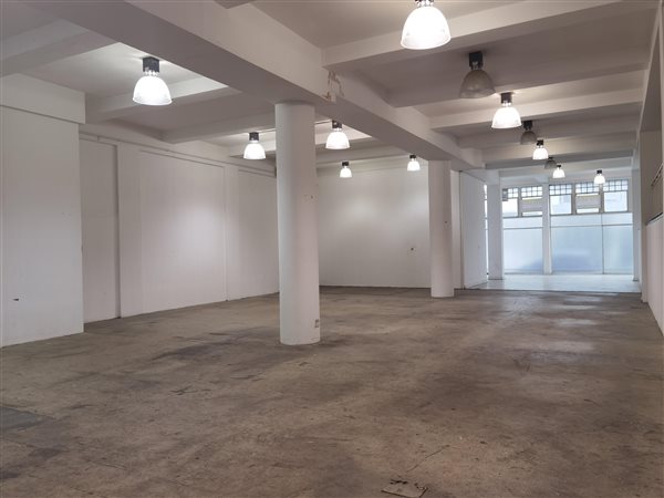 716  m² Commercial space