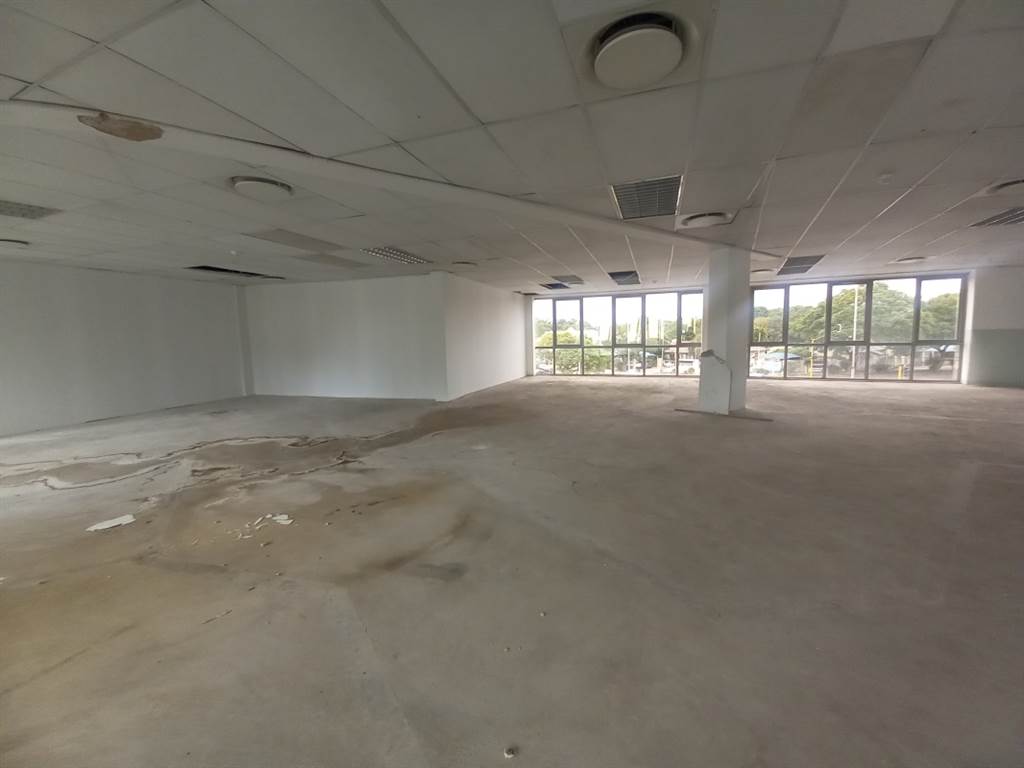 794.9  m² Office Space in Hatfield photo number 3