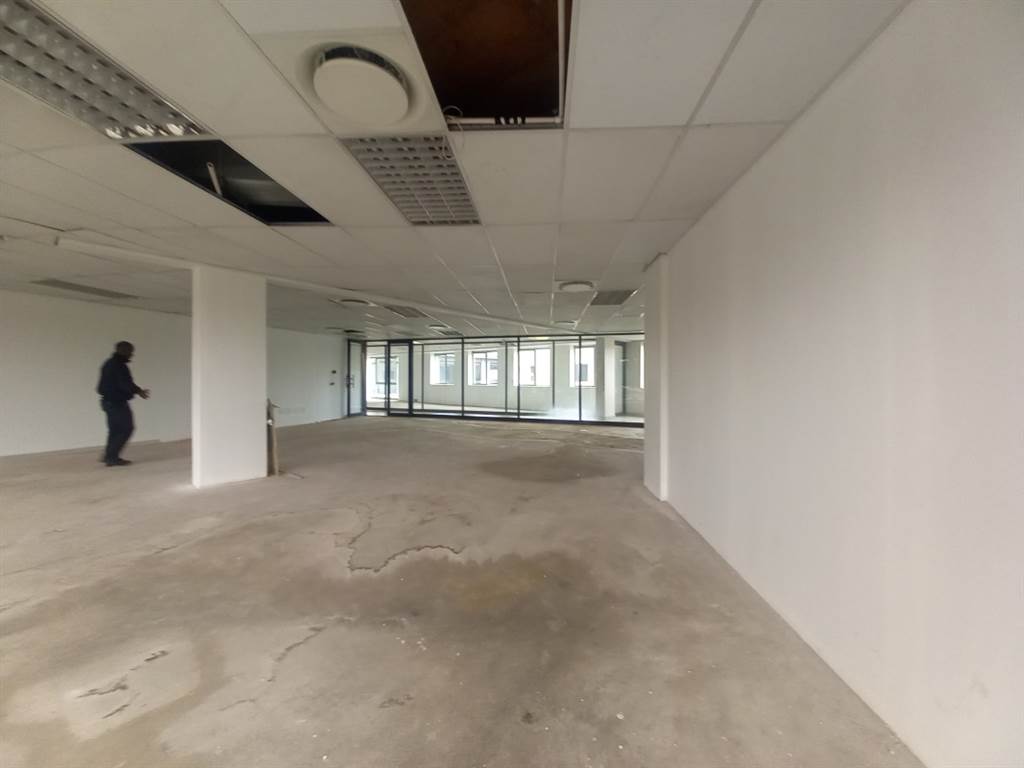 794.9  m² Office Space in Hatfield photo number 2