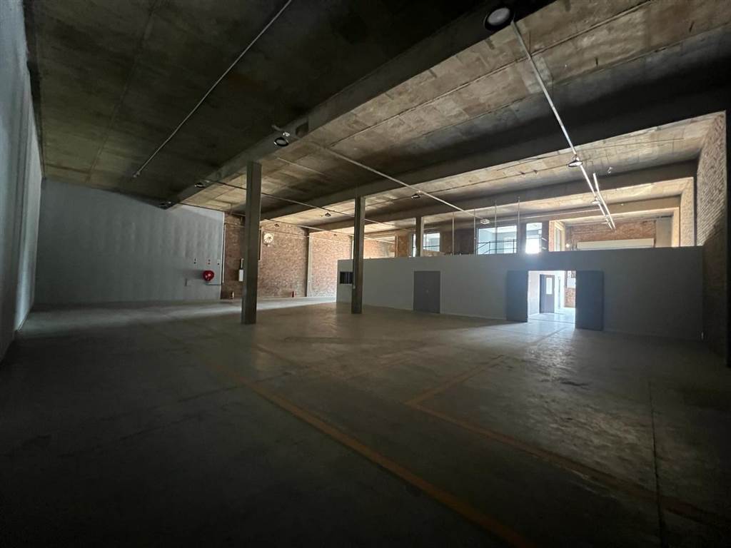 920  m² Industrial space in Laser Park photo number 5