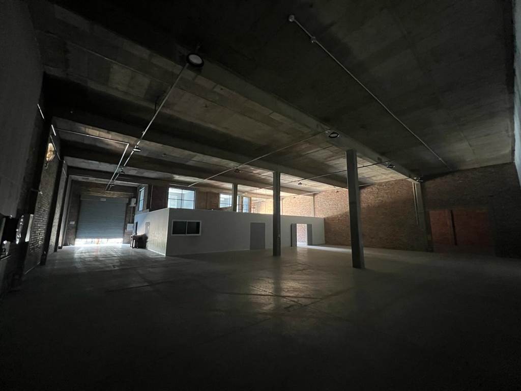 920  m² Industrial space in Laser Park photo number 4
