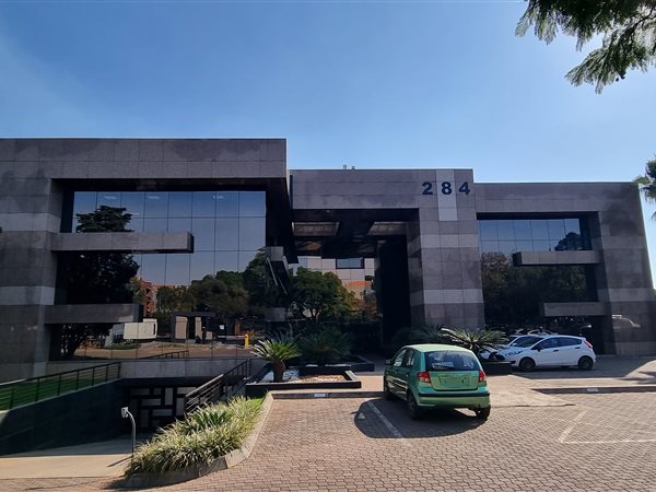 215  m² Commercial space