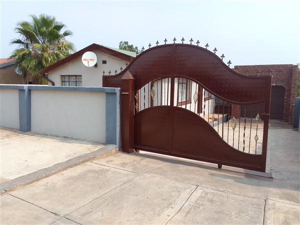 4 Bedroom House 4 Bedroom House