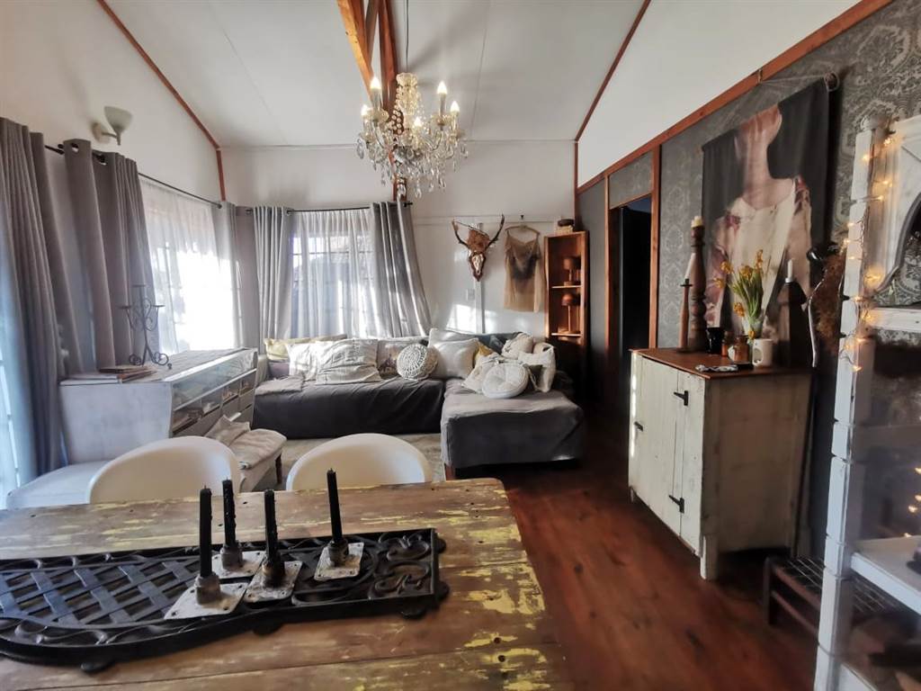 4 Bed House in Kaapschehoop photo number 3