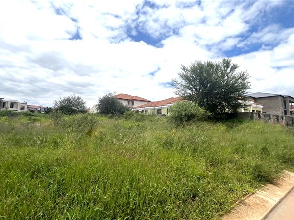 600 m² Land available in Serala View