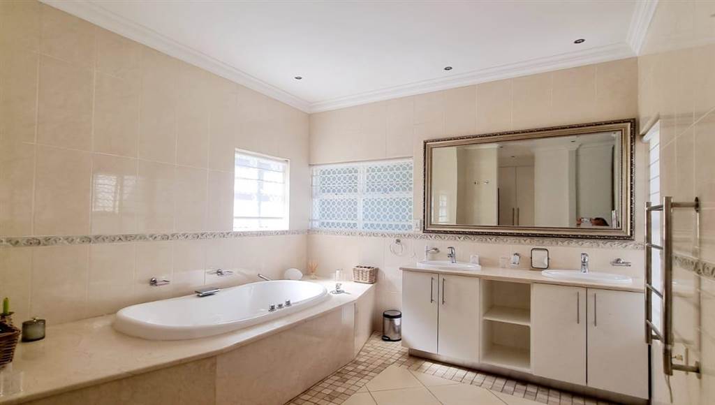 5 Bed Cluster in Bryanston photo number 26