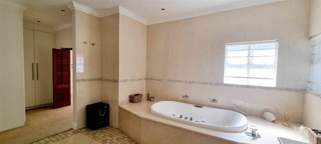 5 Bed Cluster in Bryanston photo number 27
