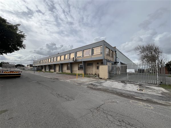 4 500  m² Industrial space