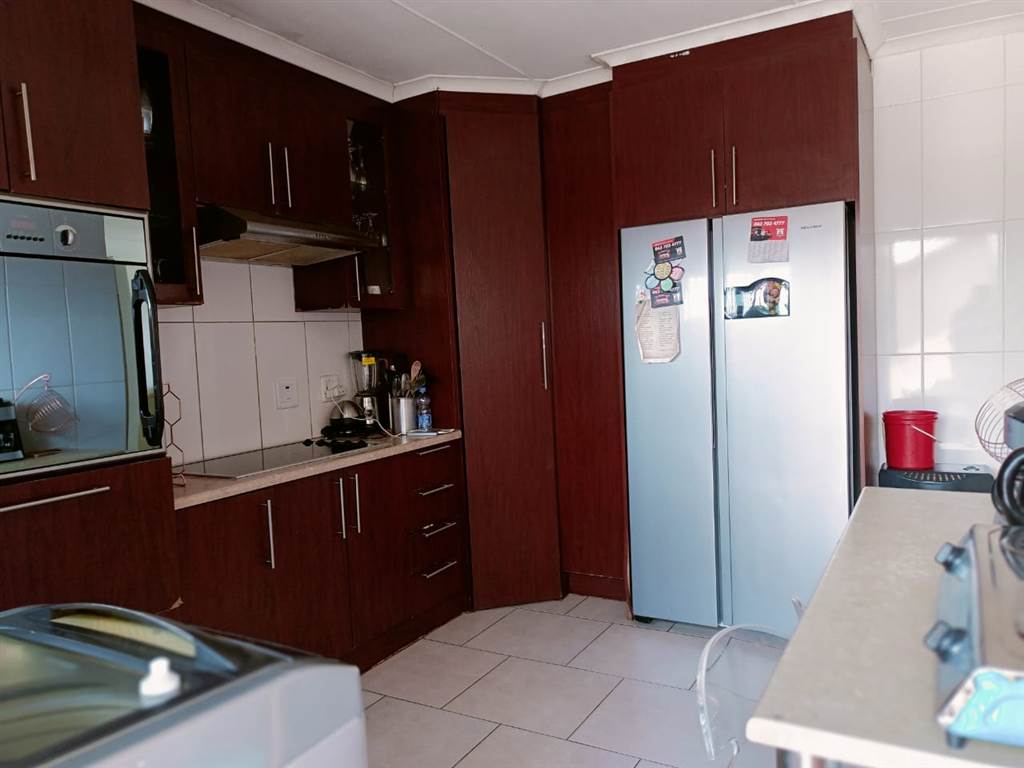3 Bed House in Amalinda photo number 3
