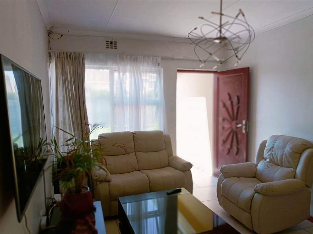 3 Bed House in Amalinda photo number 2